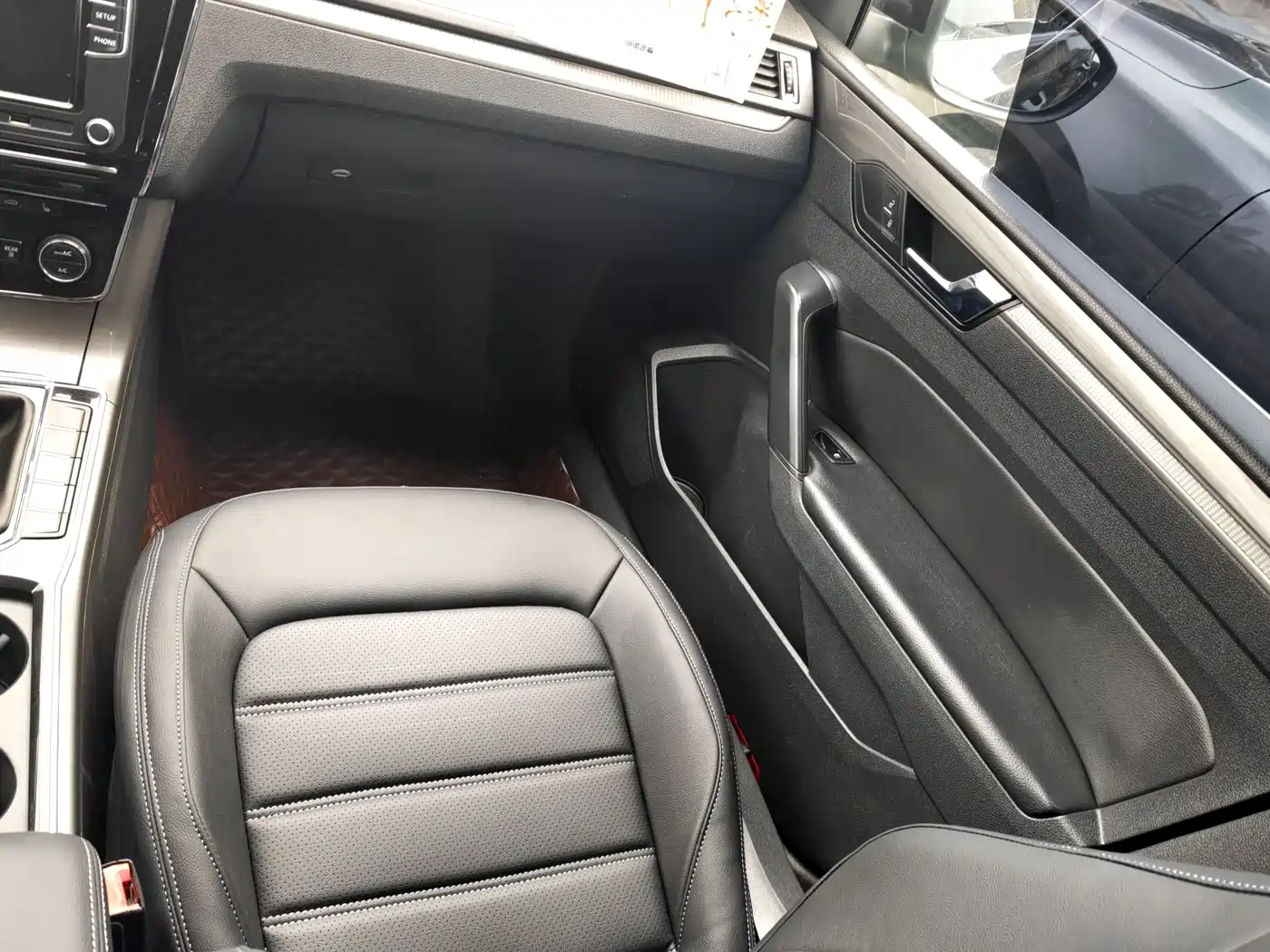 Volkswagen Passat 2016 330TSI DSG Honor Edition фото 11