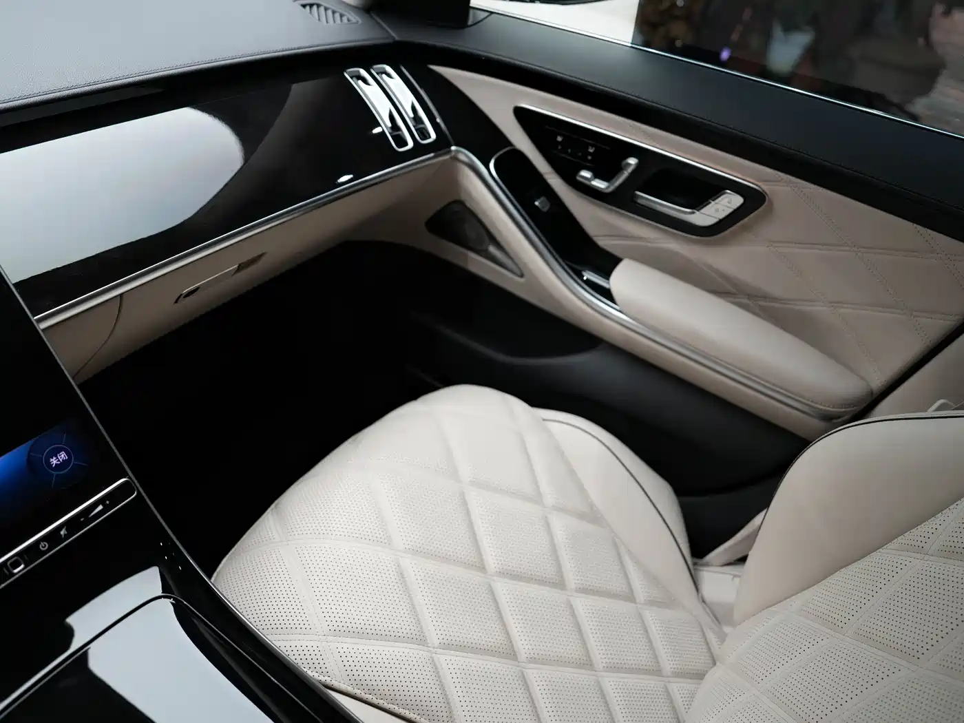 Mercedes-Benz Maybach S-Class 2026 S 480 4MATIC фото 19