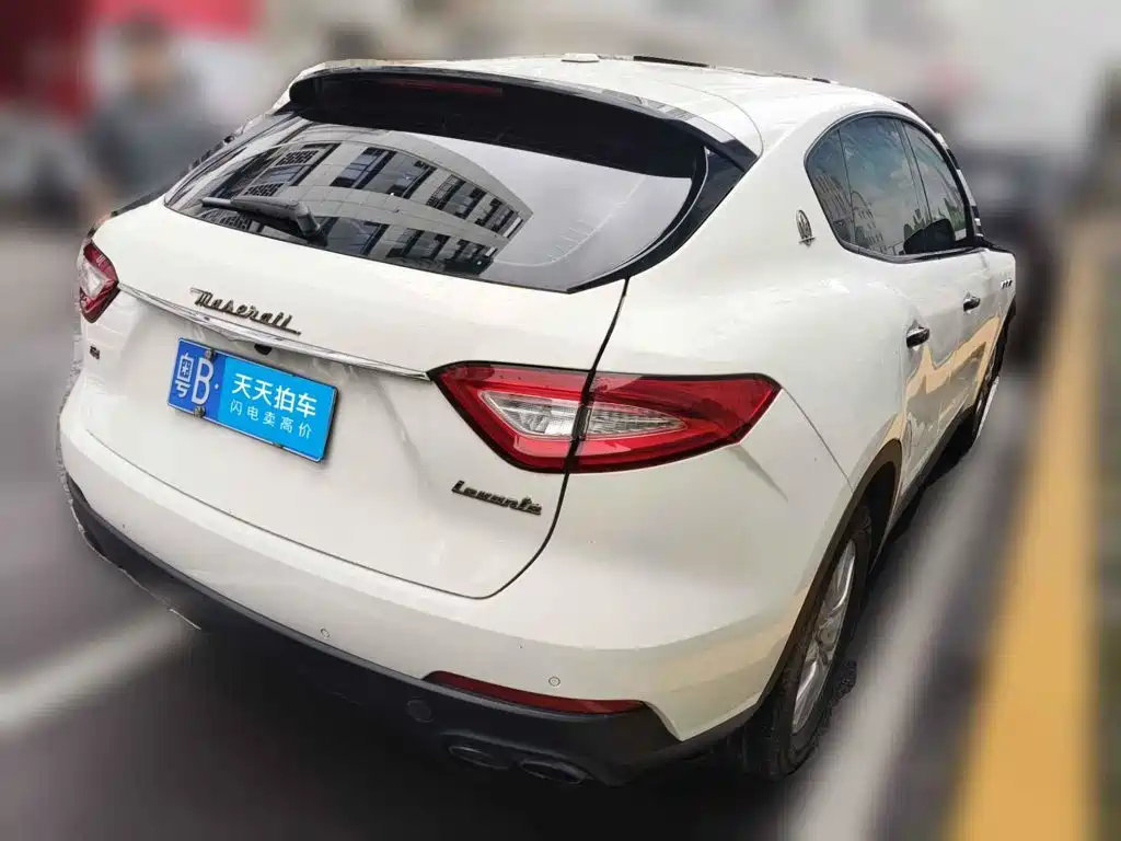 Фото 2 - Maserati Levante
