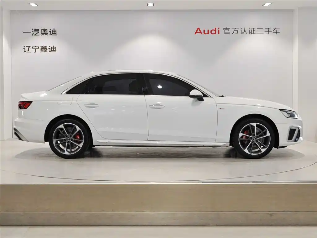 Audi A4L 2022 40 TFSI Fashion Dynamic фото 3