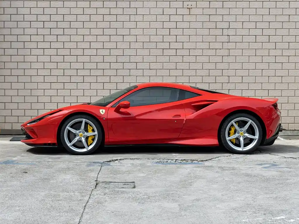 FERRARI F8