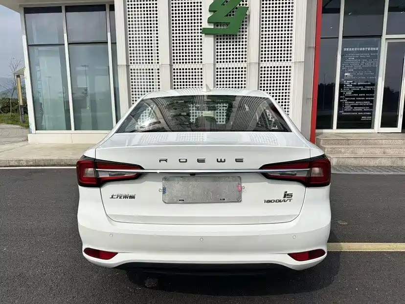 Фото 28 - Roewe i5