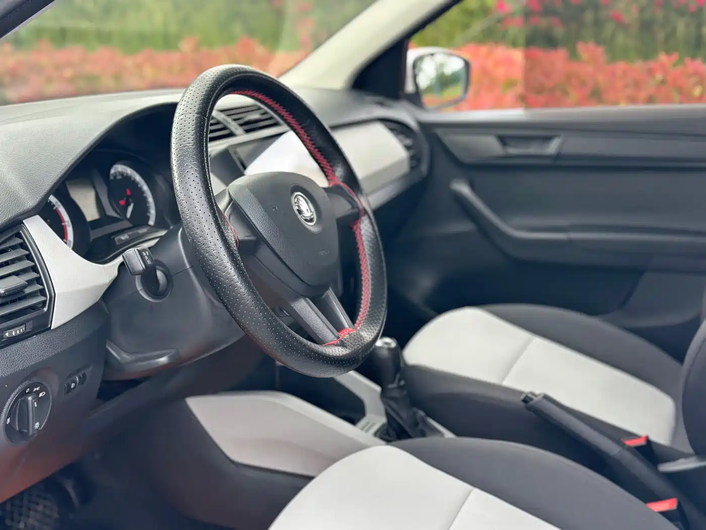 Škoda Fabia 2017 1.4L Auto Forward Edition фото 4