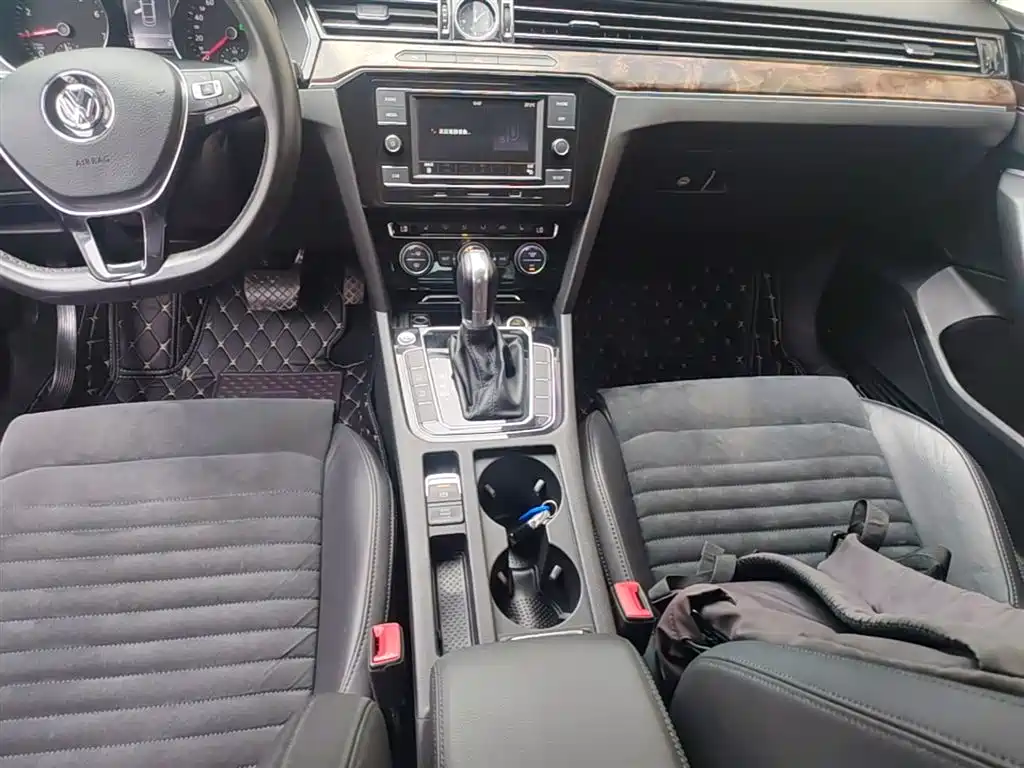 Volkswagen Magotan 2018 330TSI DSG Luxury фото 14