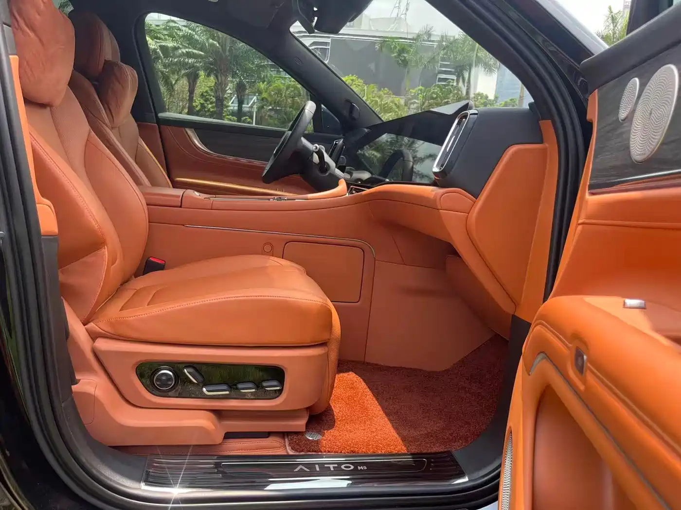 AITO Wenjie AITO M9 2024 Extended Range Ultra 42kWh 6-Seater фото 16