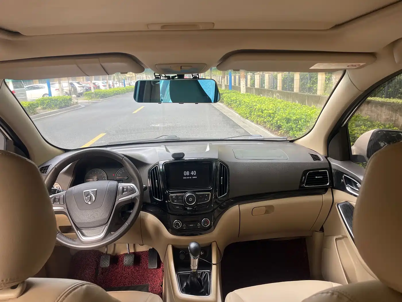 Baojun 730 2015 2015 1.8L Manual Luxury Navigation ESP Edition 7-seater