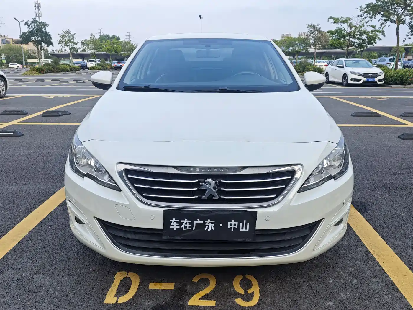 Peugeot 408 2016 1.6T Automatic Luxury Edition фото 2