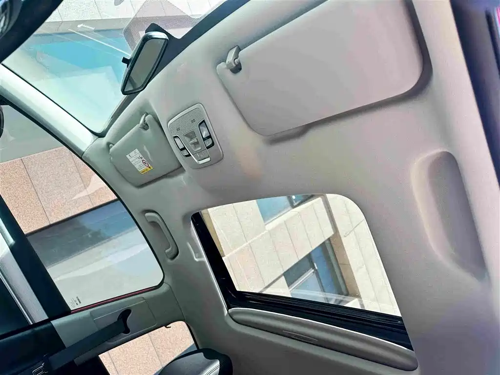 Фото 8 - Geely Coolray