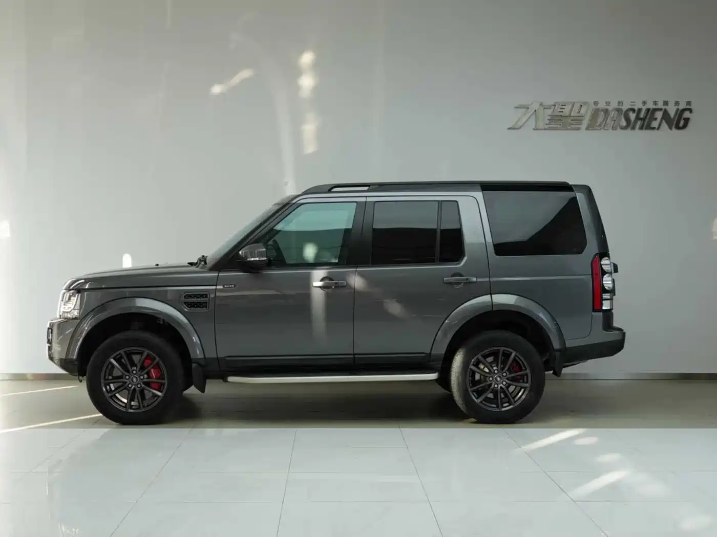 Land Rover Discovery 2016 3.0 SC V6 HSE фото 3