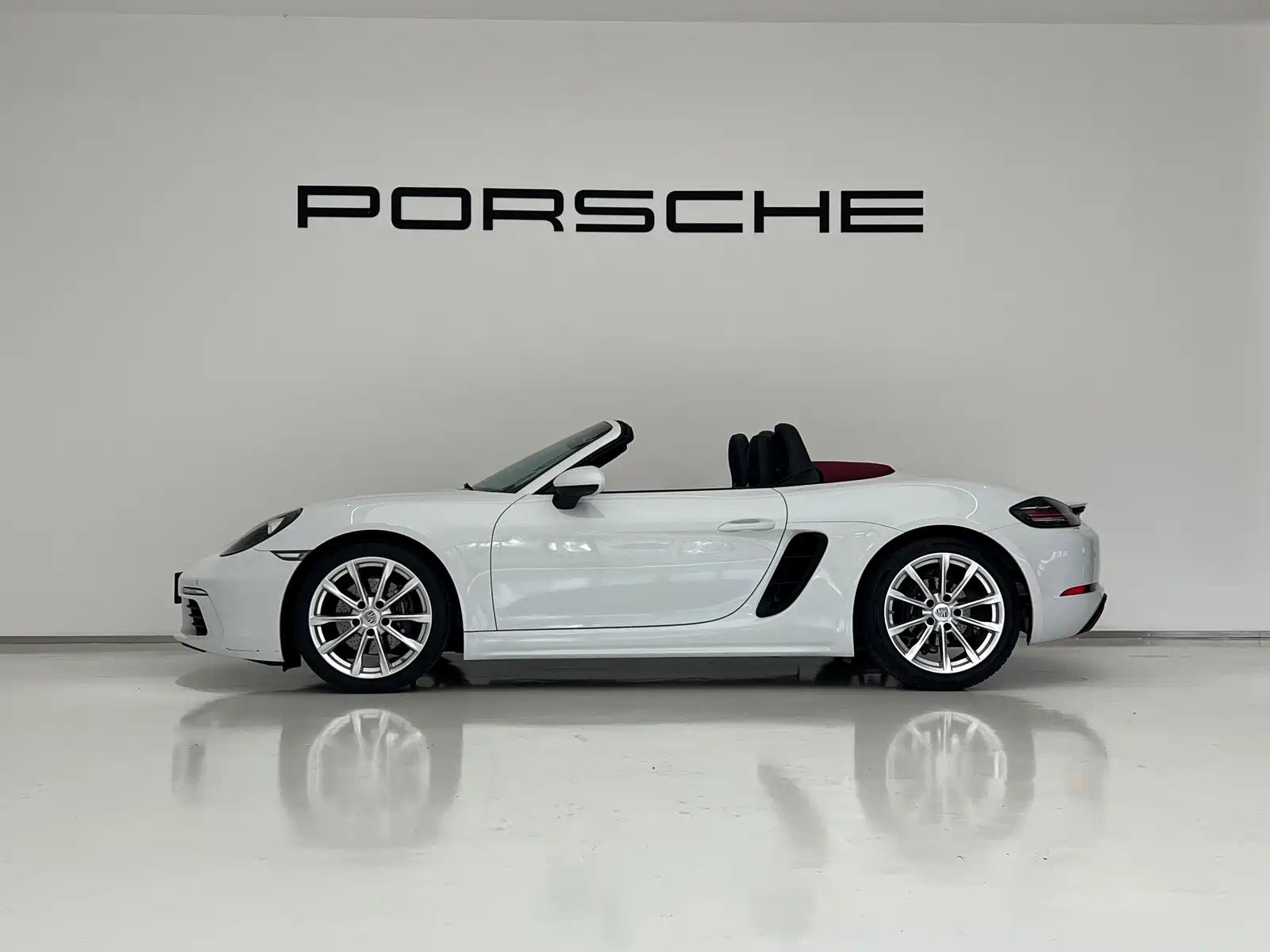 Photo 2 - Porsche 718