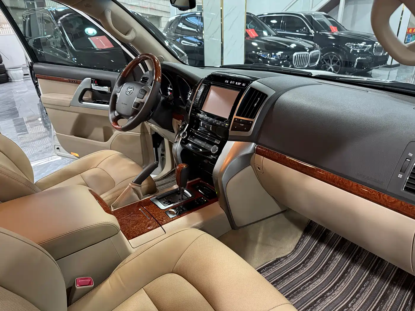 Toyota Land Cruiser 2012 4.6L Automatic VX-R фото 10