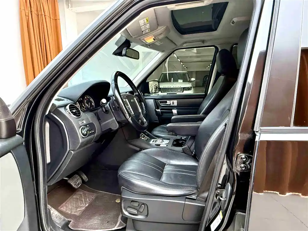 Land Rover Discovery 2015 3.0 SDV6 HSE Diesel фото 7