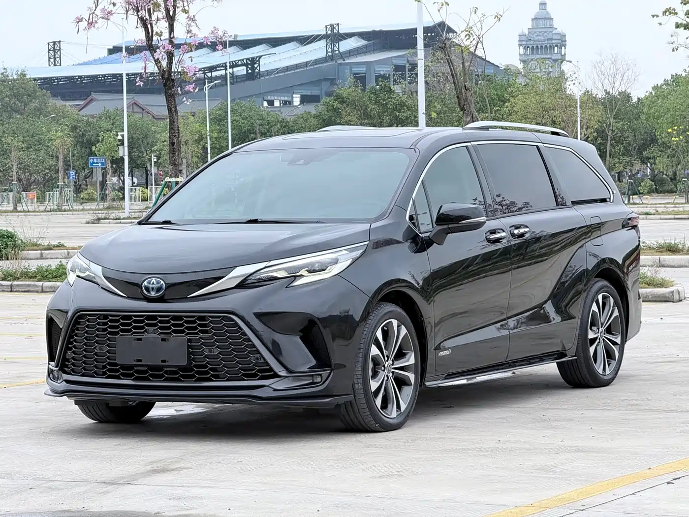 Toyota Granvia 2022 2.5L Hybrid Premium Edition