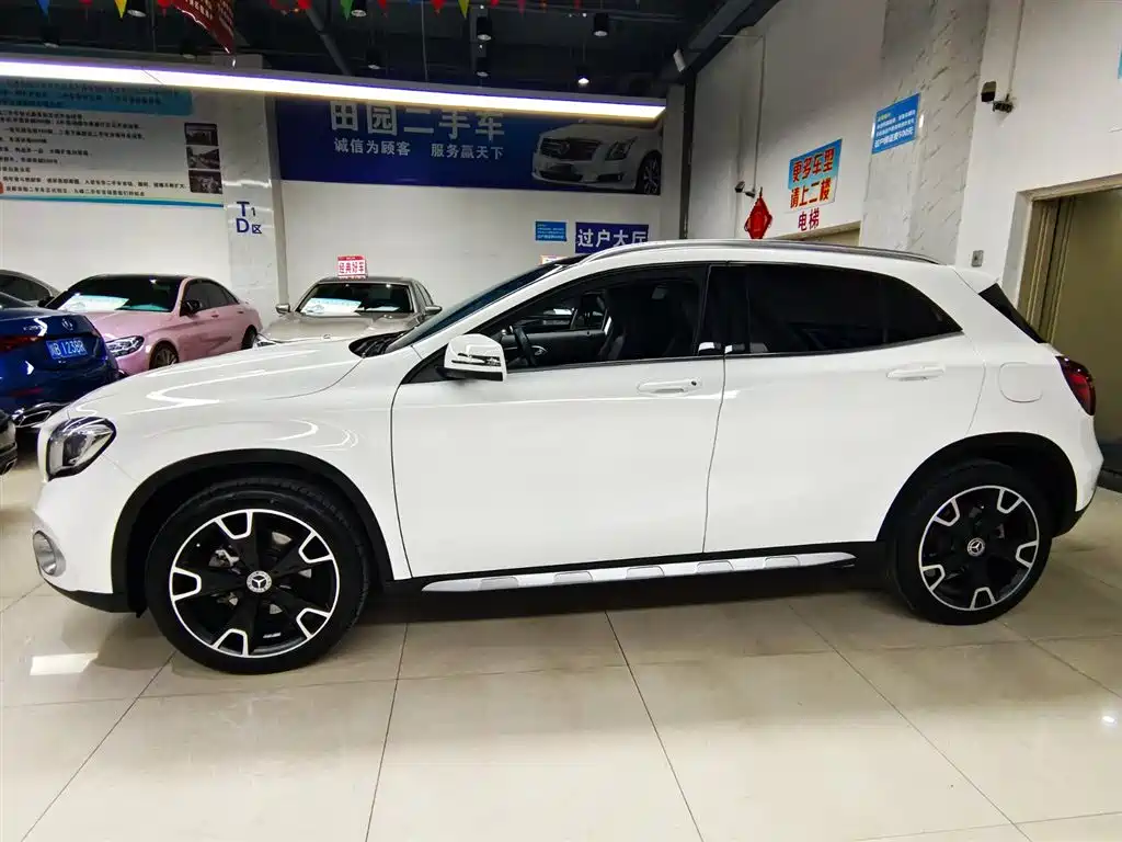 Mercedes-Benz GLA 2017 GLA 220 4MATIC Fashion фото 3