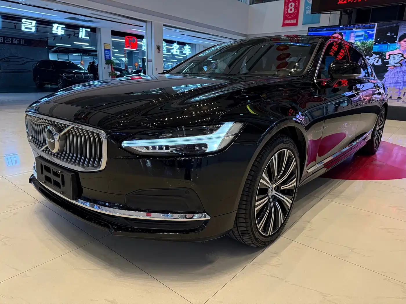 VOLVO S90
