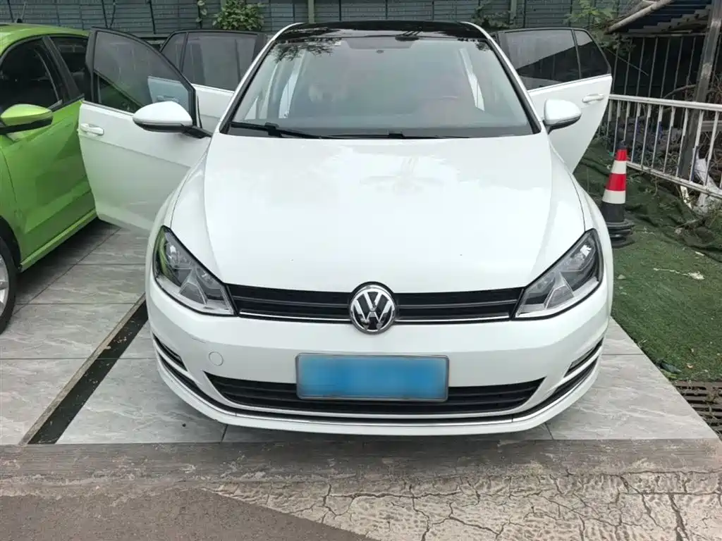 Volkswagen Golf 2016 230TSI Automatic Comfort фото 3