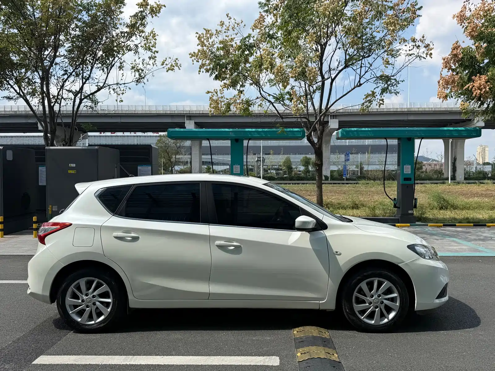 Photo 4 - Nissan Tiida