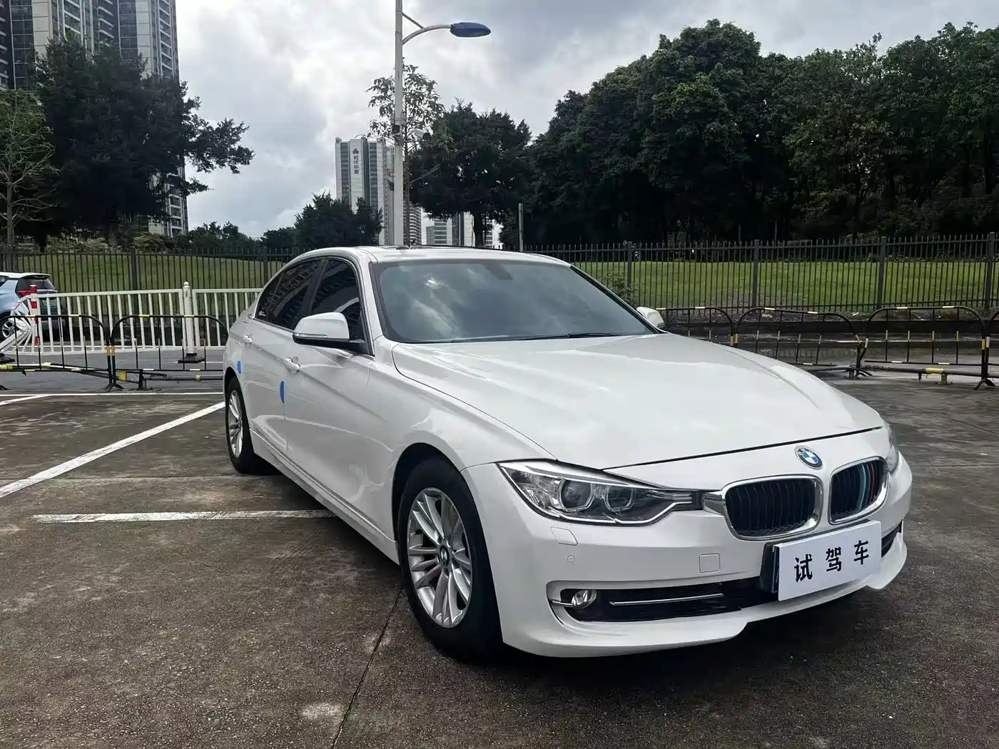 BMW 3 Series 2015 320Li Fashion фото 3