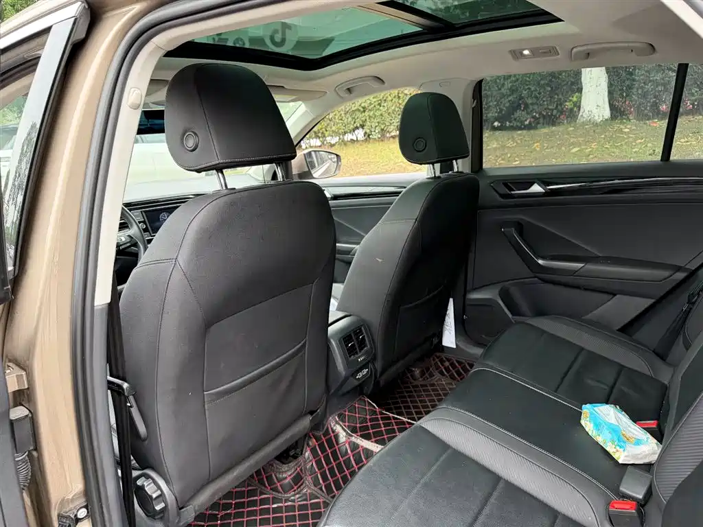 Volkswagen T-ROC 2018 280TSI DSG 2WD Comfort (China V) фото 9