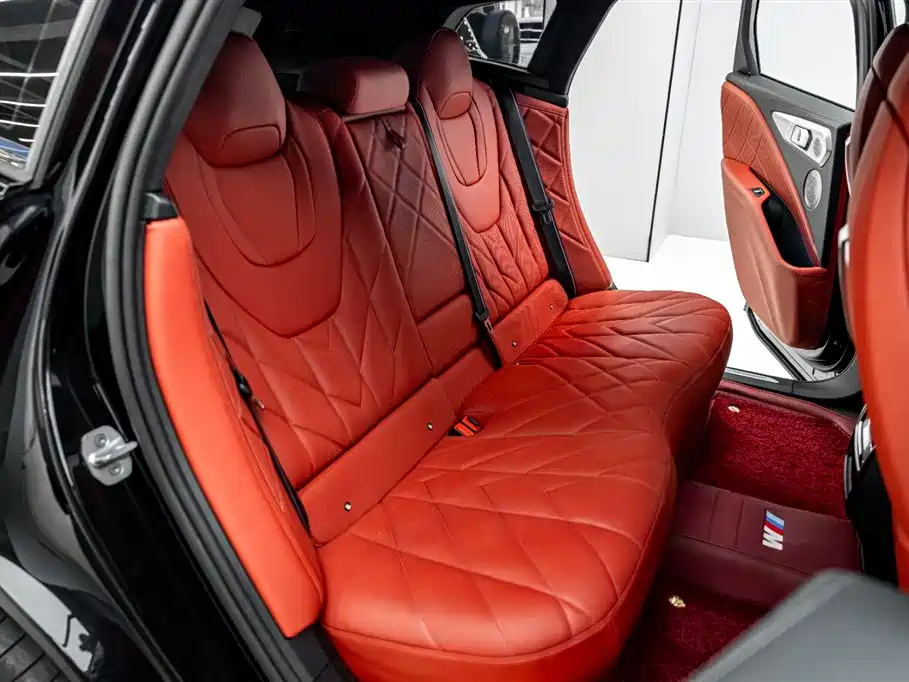 BMW XM 2023 50e фото 27