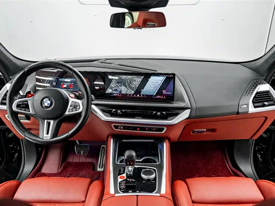BMW XM 2023 50e фото 32