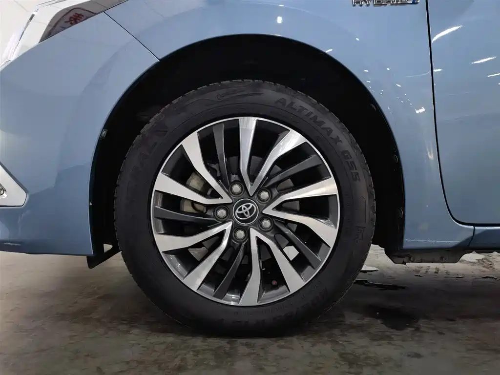 Toyota Corolla 2017 Facelift Hybrid 1.8L E-CVT Elite Edition фото 17