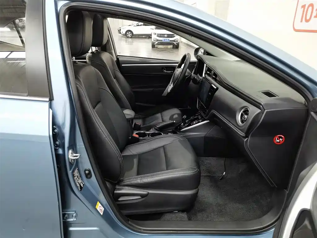 Toyota Corolla 2017 Facelift Hybrid 1.8L E-CVT Elite Edition фото 23