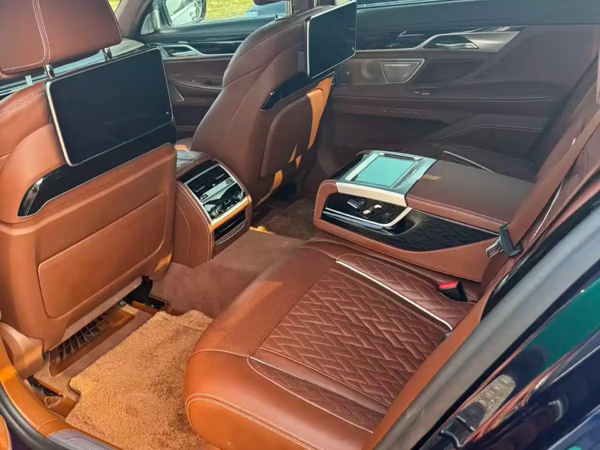 BMW 7 Series 2021 Model 740Li xDrive Executive M Sport Package фото 4