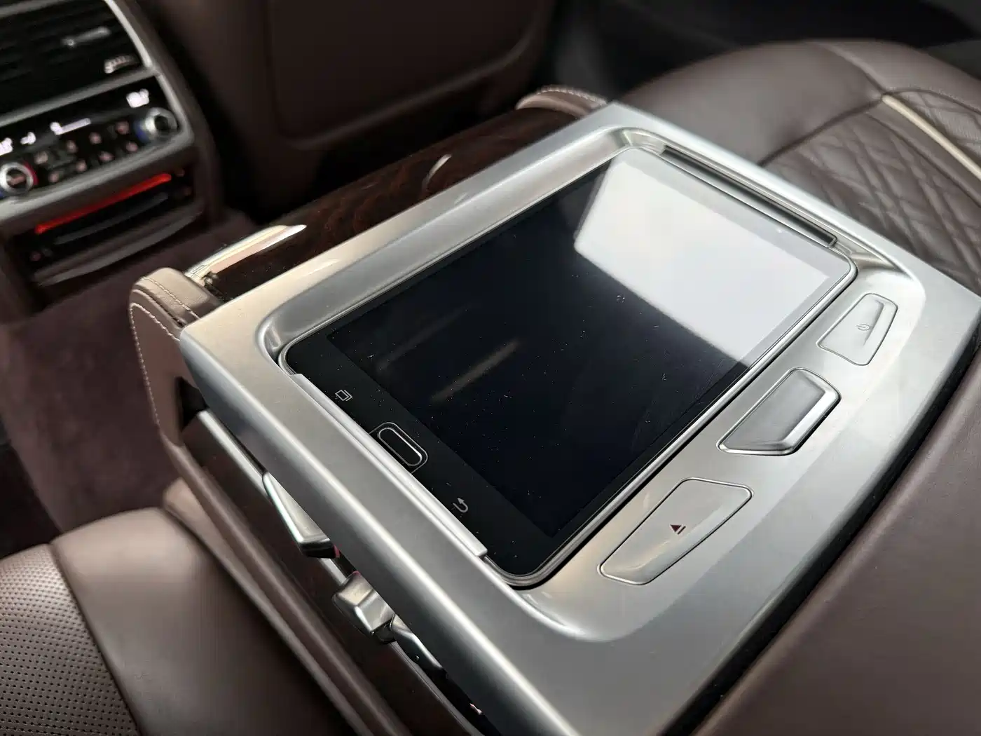 BMW 7 Series 2022 740Li xDrive Executive M Sport Package фото 14