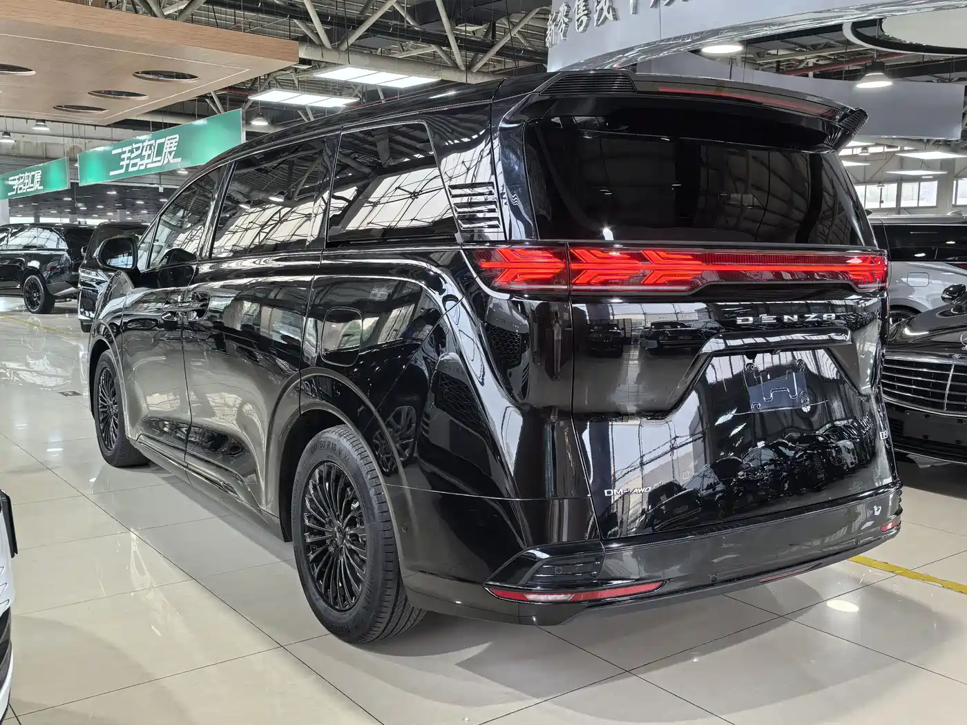 Denza D9 2022 DM-i 970 AWD Flagship фото 4
