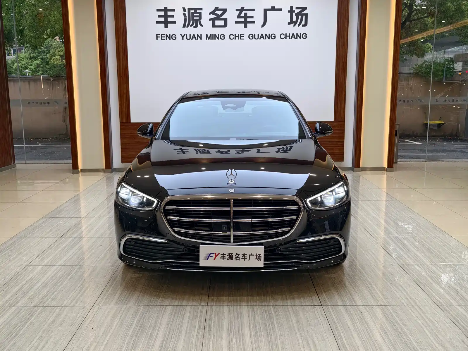 صورة 2 - Mercedes-Benz S-Class