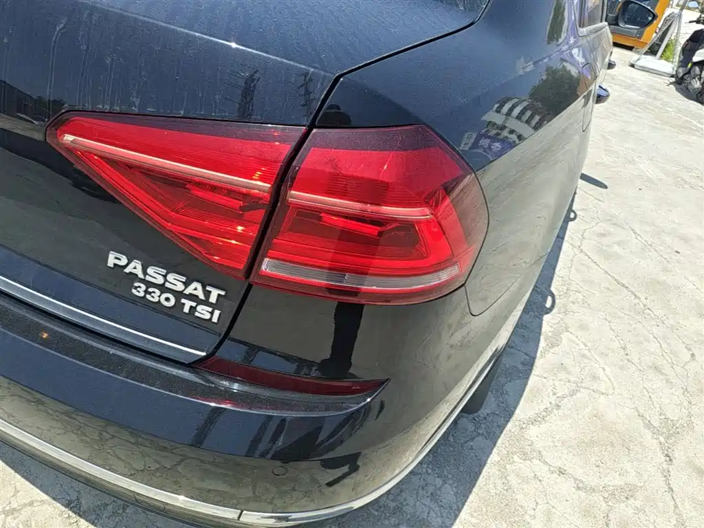 Volkswagen Passat 2017 330TSI DSG Luxury фото 8