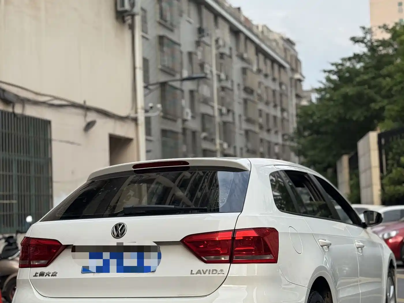 Volkswagen Lavida Tour 2013 1.6L Automatic Trend Style фото 2