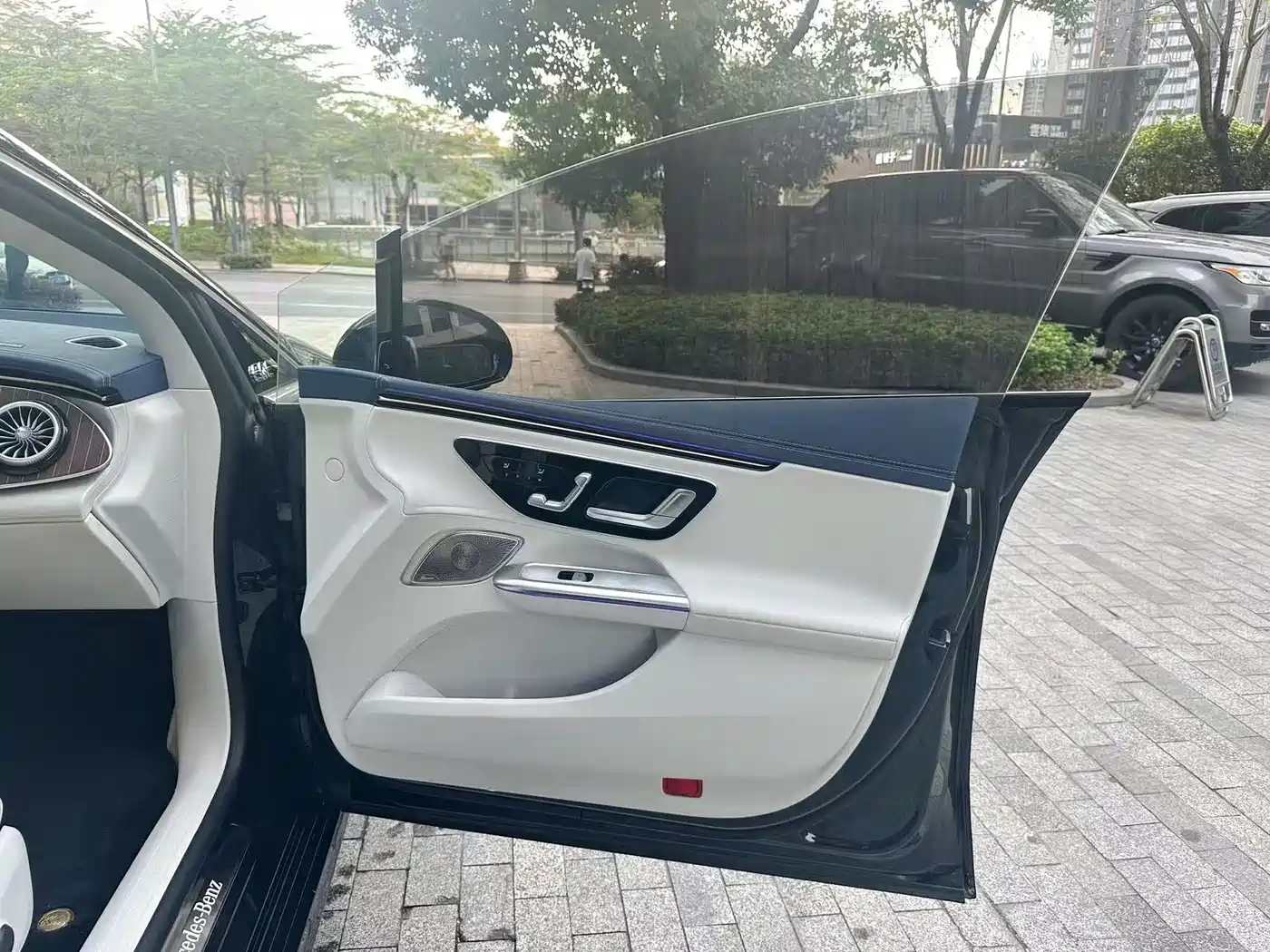 Mercedes-Benz EQE 2025 Model 500 4MATIC Luxury Edition фото 11
