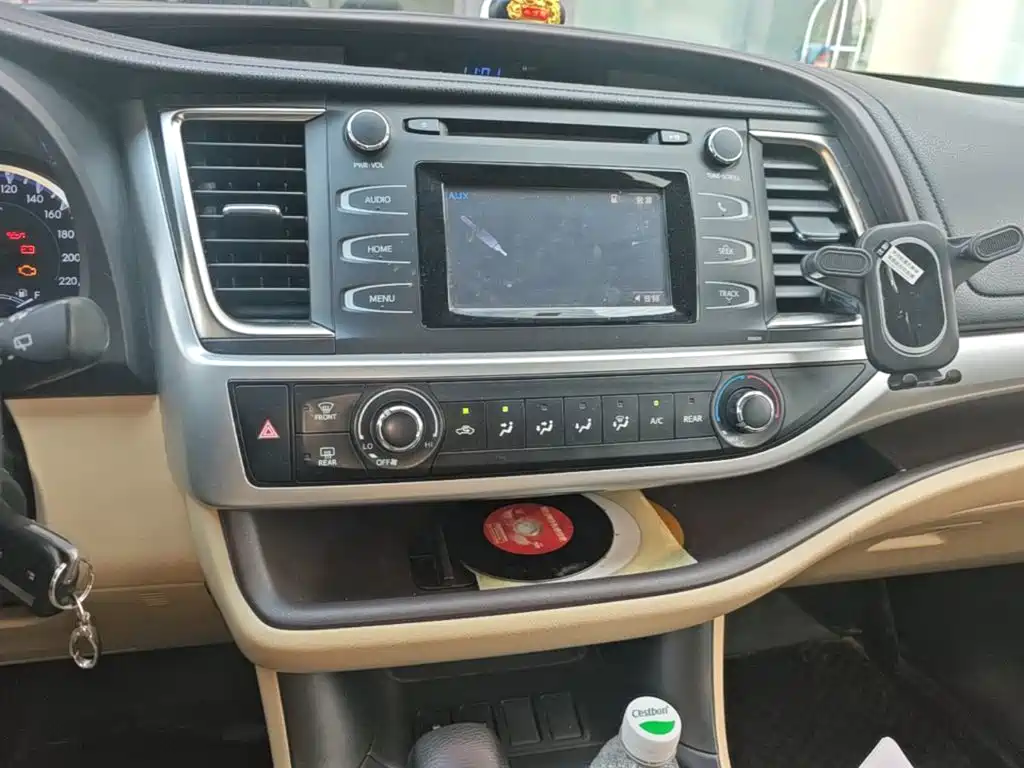 Photo 13 - Toyota Highlander