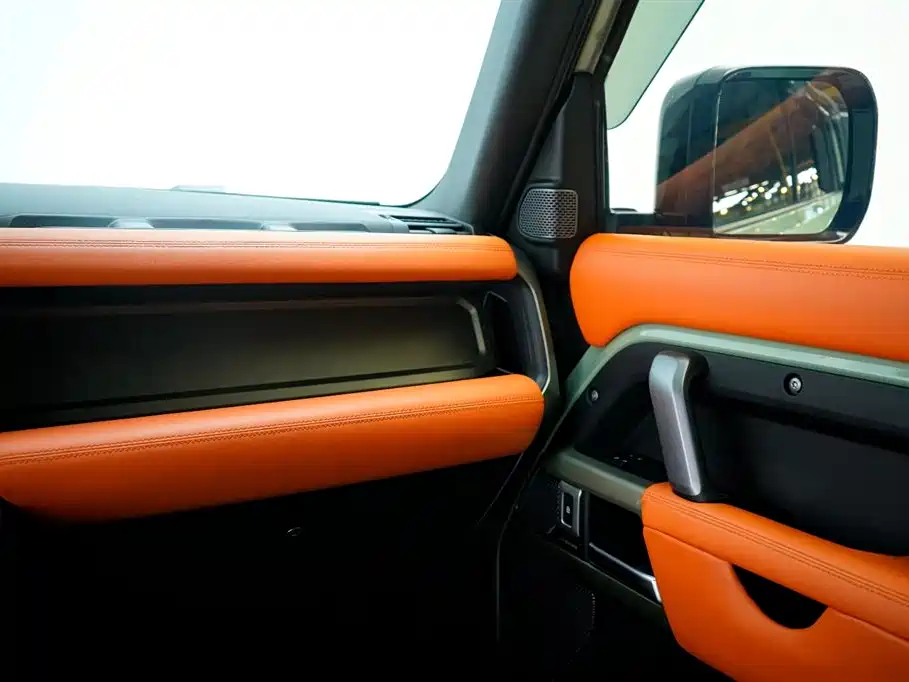 Land Rover Defender 2023 110 3.0T P400 75th Anniversary Legend Edition фото 21