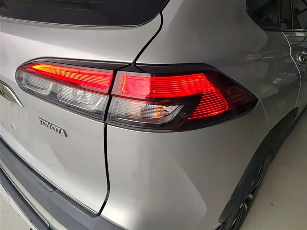 Toyota Frontlander 2023 2.0L CVT Luxury Edition фото 24