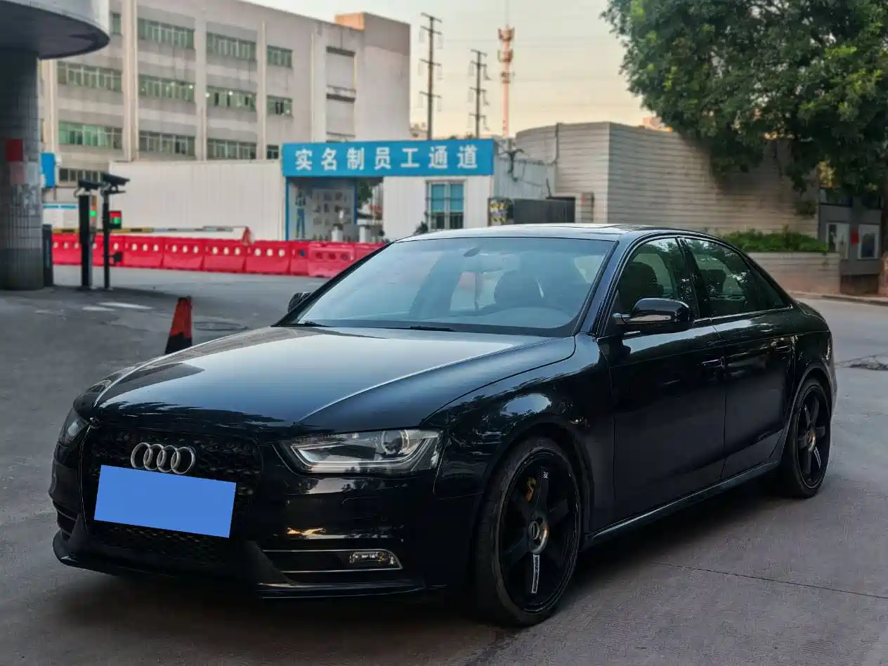 Photo 1 - Audi A4L