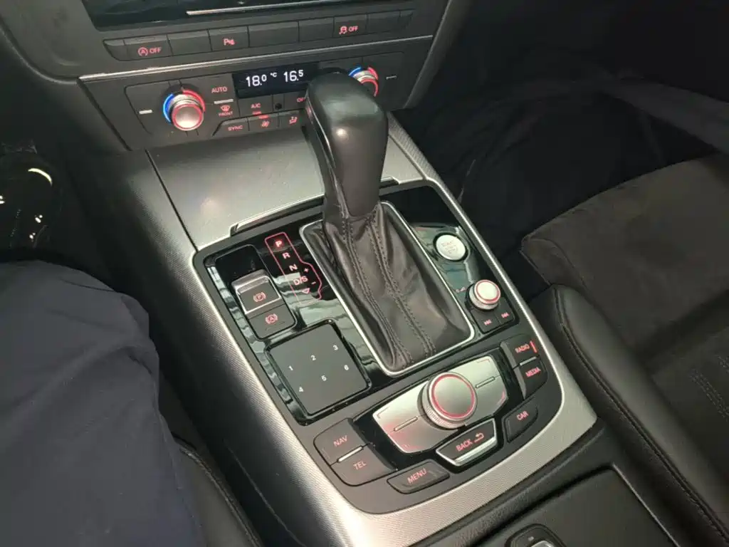 Фото 14 - Audi A6 (Import)