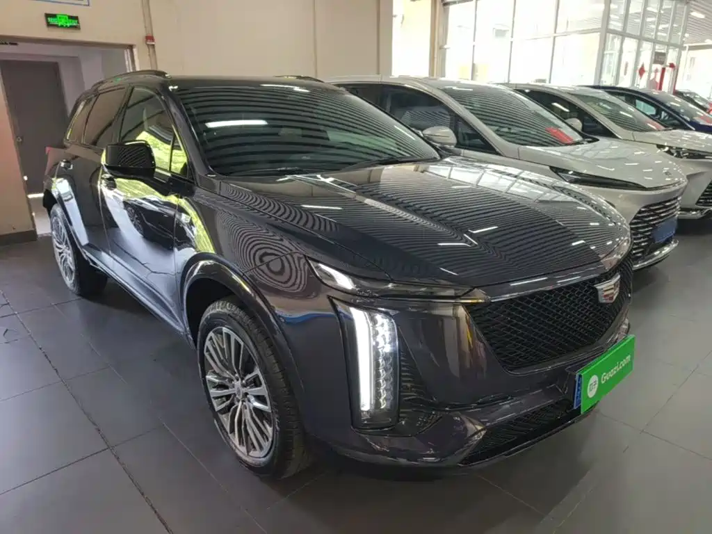 Photo 4 - Cadillac XT5