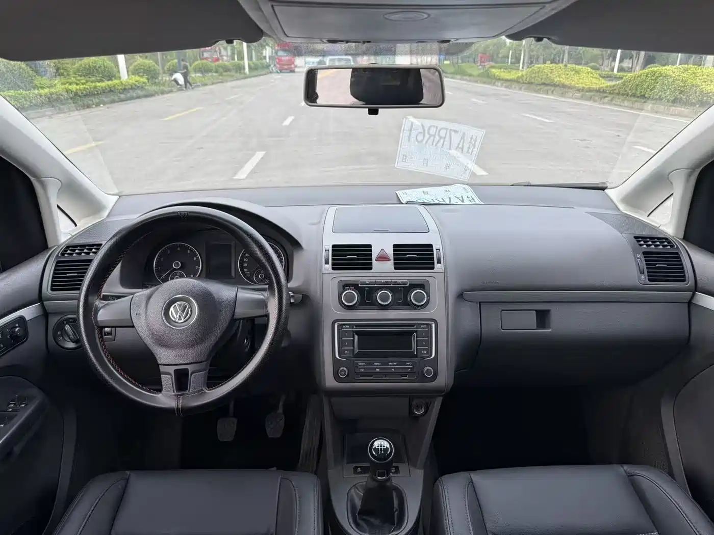 Volkswagen Touran 2013 1.4T Manual Trend 5-seater фото 9