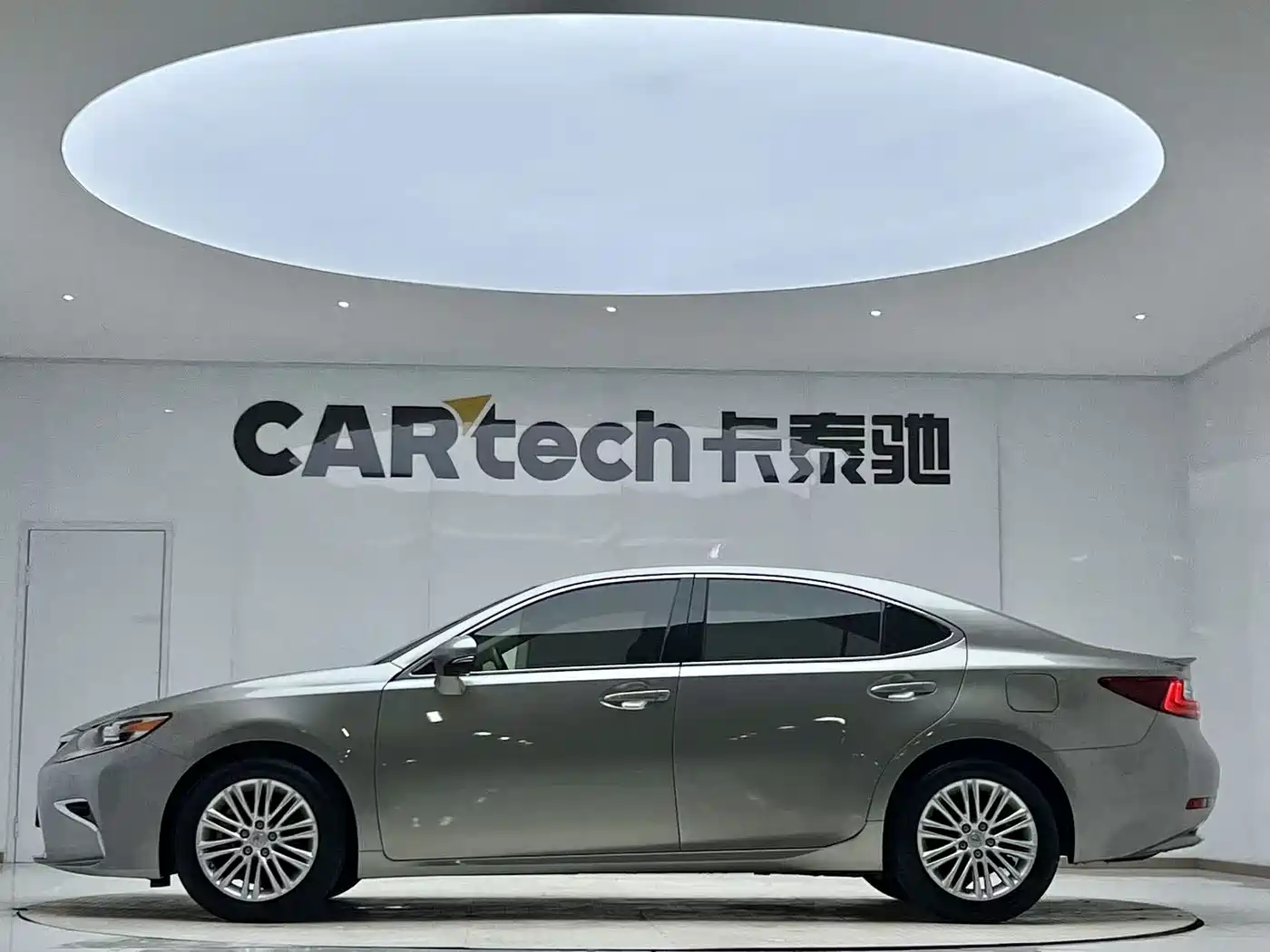 Lexus ES 2015 200 Elite Edition фото 4