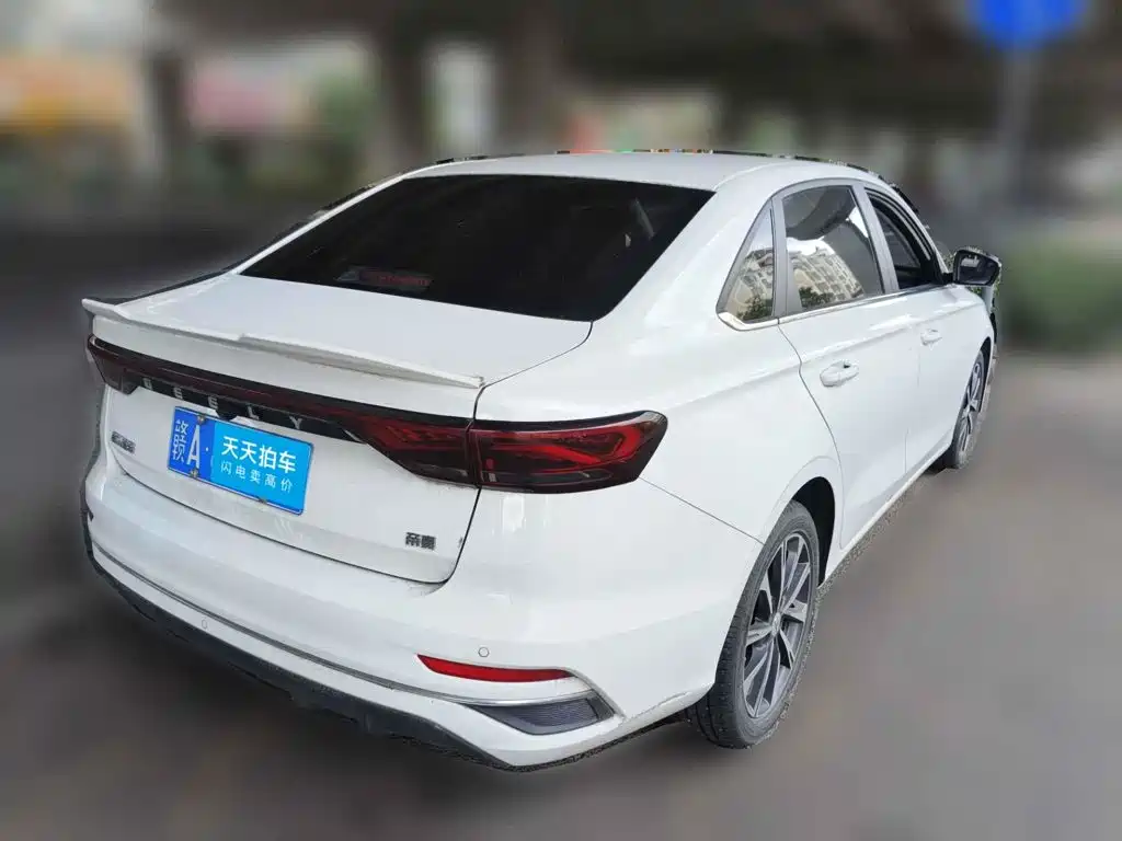 Фото 5 - Geely Emgrand