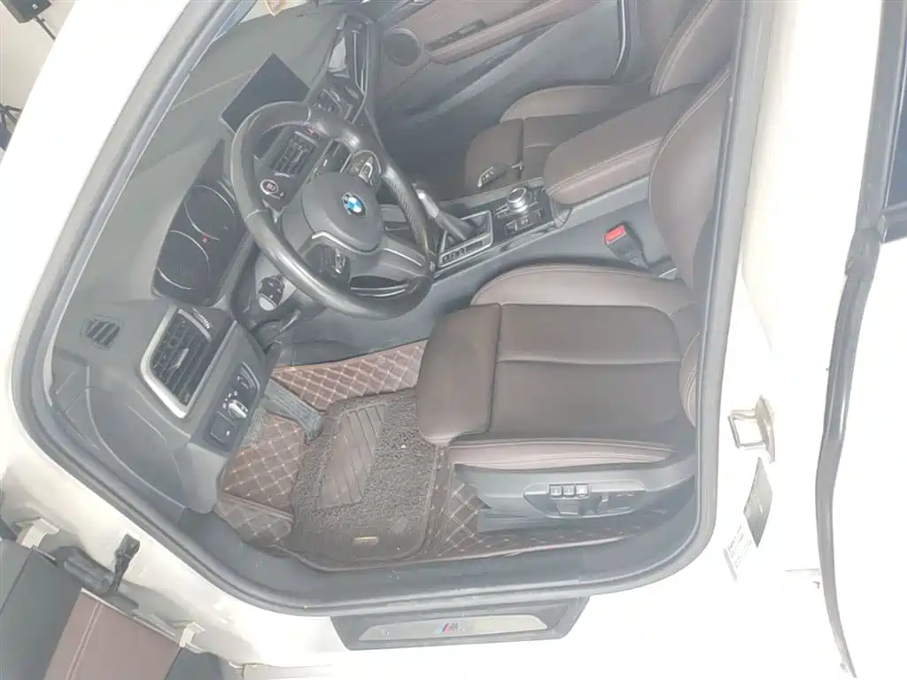 BMW 1 Series 2019 118i M Sport Package фото 15