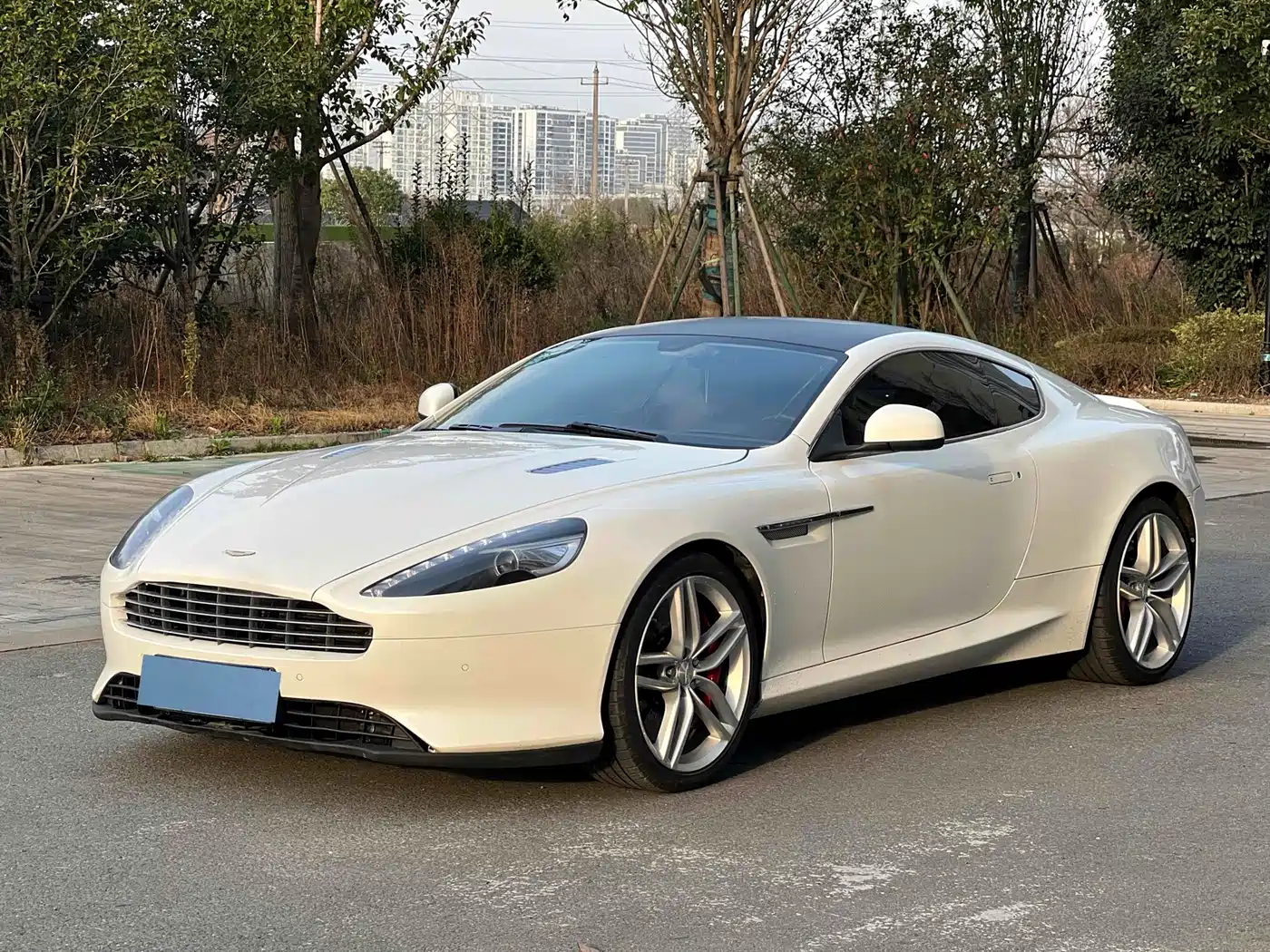 Aston Martin Aston Martin DB9 2013 6.0L Coupe