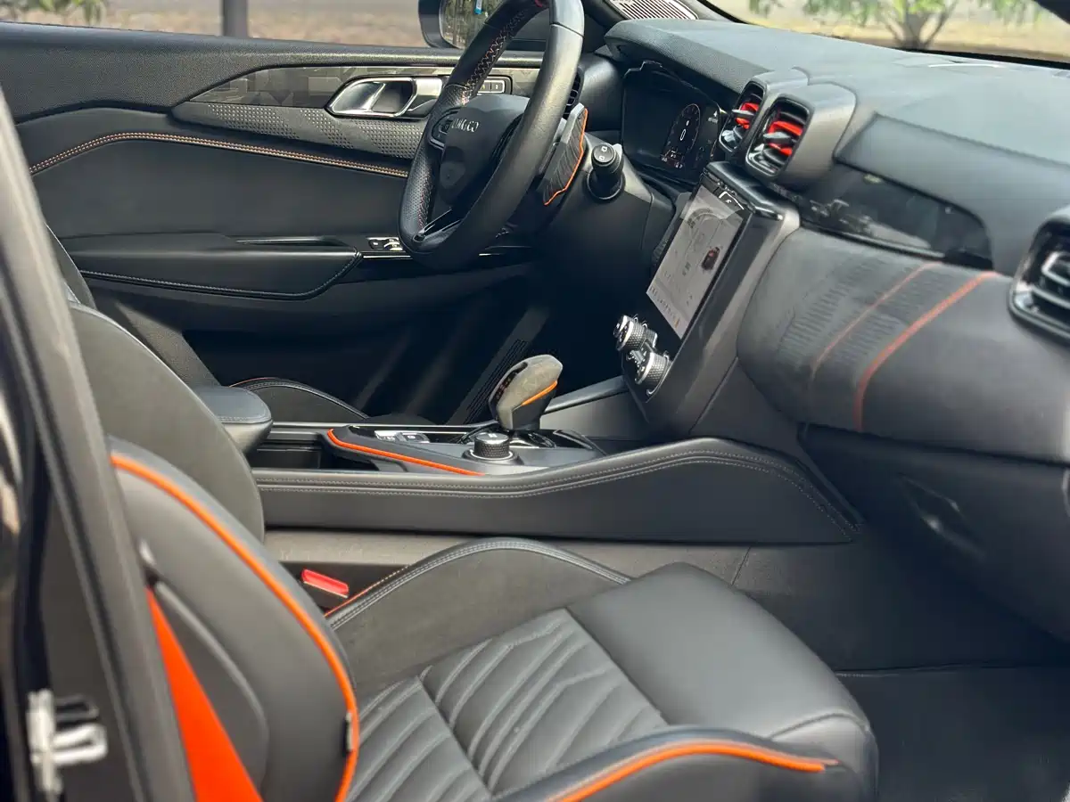 LYNK & CO. 02 HATCHBACK