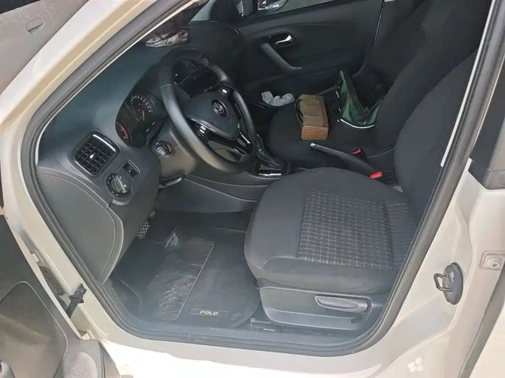 Volkswagen Polo 2016 1.6L Automatic Comfort фото 15