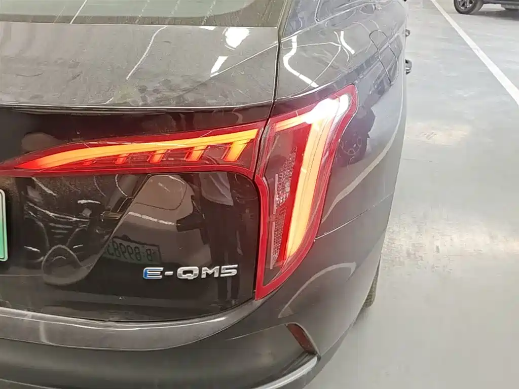 Hongqi E-QM5 2021 Charging Flag Joy Edition фото 8