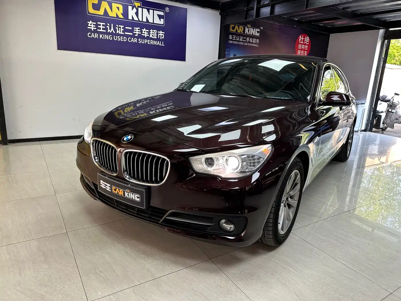 BMW 5 Series GT 2014 528i Leading