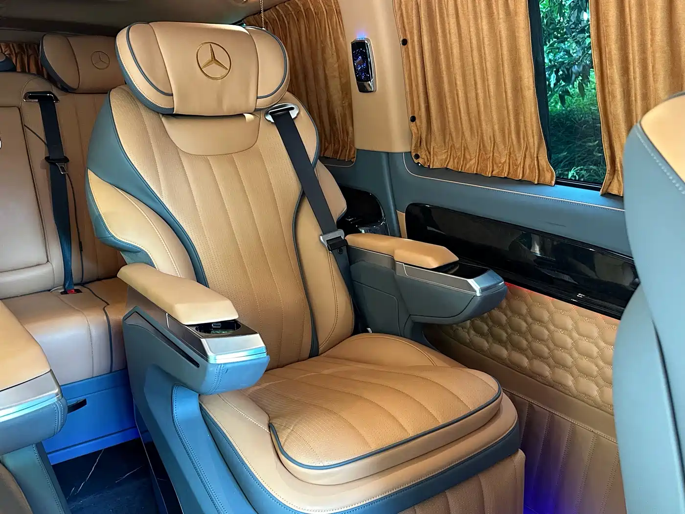 Mercedes-Benz Vito 2023 2.0T Elite 7-Seater фото 11